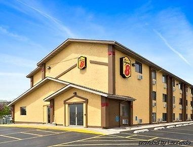 Super 8 By Wyndham Cedar Rapids Hotel Exterior foto