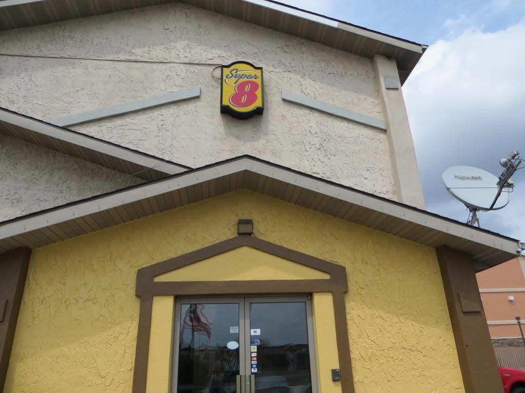 Super 8 By Wyndham Cedar Rapids Hotel Exterior foto
