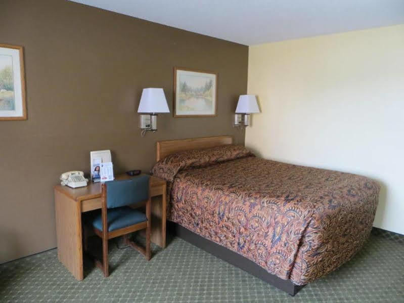 Super 8 By Wyndham Cedar Rapids Hotel Exterior foto