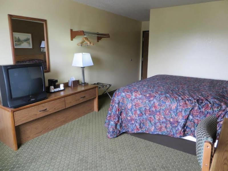 Super 8 By Wyndham Cedar Rapids Hotel Exterior foto